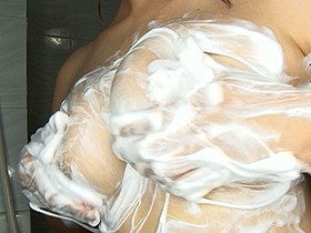 爆弾ボディ娘 ストリップ・ダンスを踊る　サンプル画像05